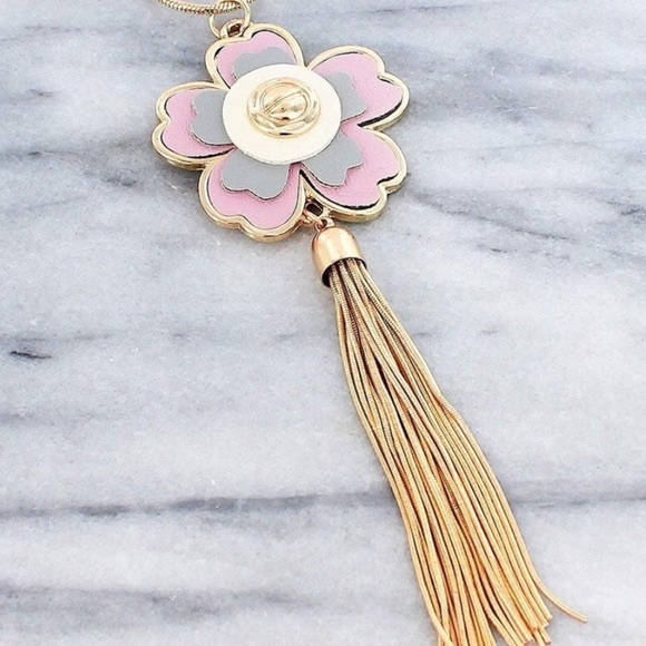 Layered Pink Gray and Ivory Flower Goldtone Tassel - Picture 1 of 2